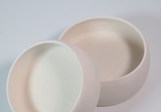 comedero para mascota pintado a mano