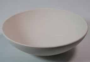 Ensaladera de cerámica honda hecha a mano perfecta para ensaladas, pasta o frutas.