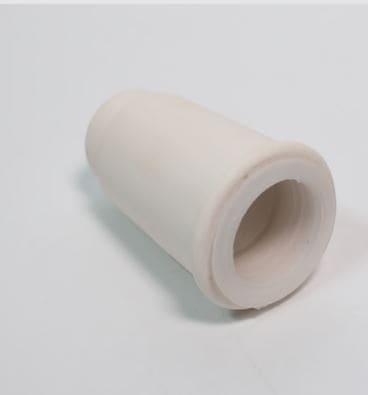 Detalle de la apertura y forma del salero de cerámica personalizable.