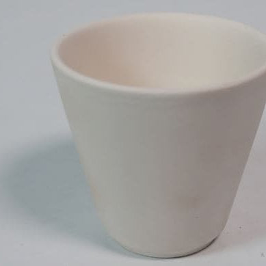 detalle vaso cónico de cerámica personalizable a mano